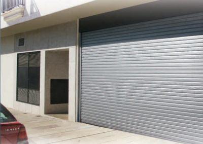 cierre enrollable comercio 3 400x284 - Puertas enrollables para garajes y comercios