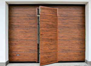 puerta garaje peatonal integrada guadapuerta 300x218 1 300x218 - Puertas seccionales en madera